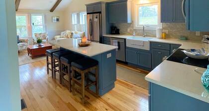 The Succotash Sanctuary - 0.75 Miles to East Matunuck State Beach