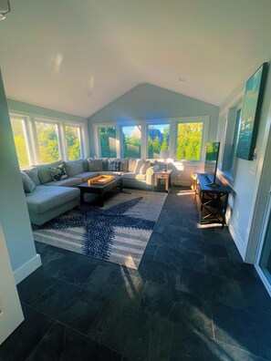 Smart TV - The Succotash Sanctuary  - 0.75 Miles to East Matunuck State Beach (South Kingstown)