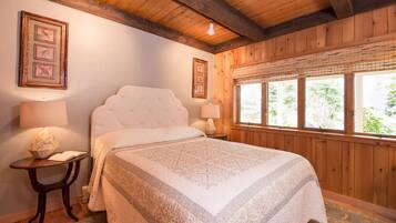 6 bedrooms, desk, iron/ironing board, WiFi