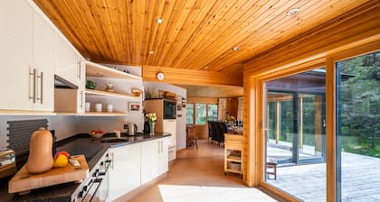 Baddengorm Lodge - a lodge that sleeps 10 guests in 5 bedrooms