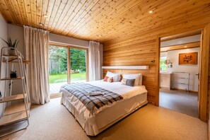 5 bedrooms, iron/ironing board, travel crib, free WiFi