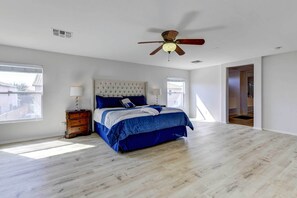 6 bedrooms, desk, iron/ironing board, travel cot