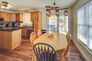 Dining - Lyles Peaceful Creekside Home: Hot Tub & Fire Pit (Lyles)