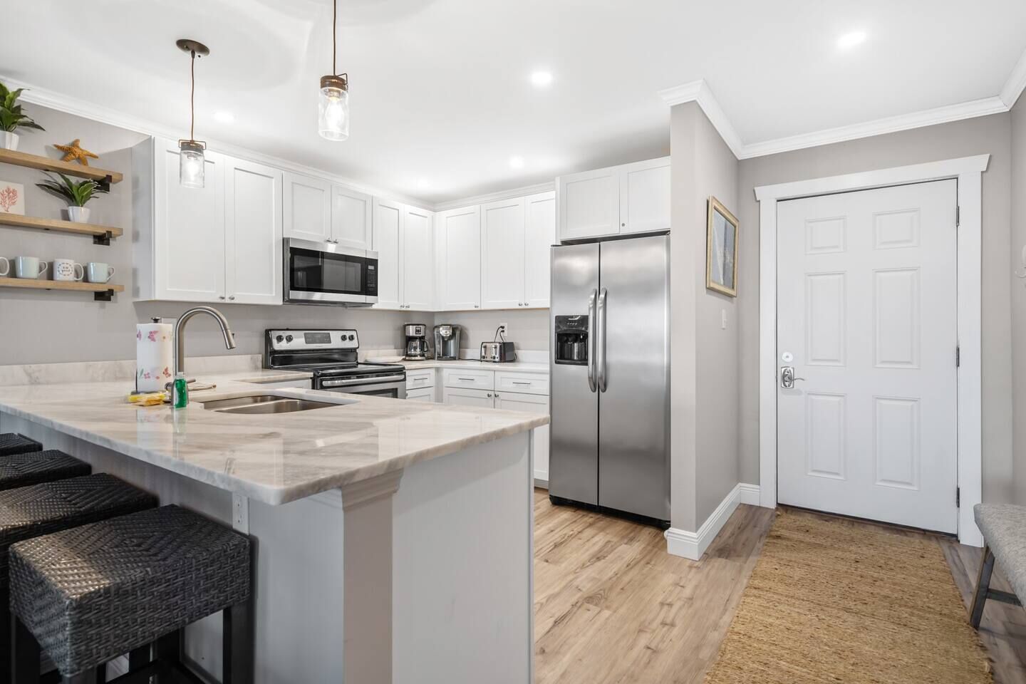 Refrigerador, microondas, horno y parrilla de estufa 