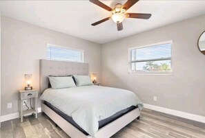 2 bedrooms, desk, iron/ironing board, travel cot - Apollo Beach Waterfront Pool Oasis (Apollo Beach)