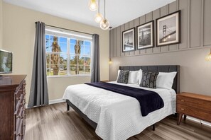 5 bedrooms, iron/ironing board, WiFi, bed sheets