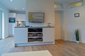 Køleskab, ovn, opvaskemaskine, kaffe-/temaskine