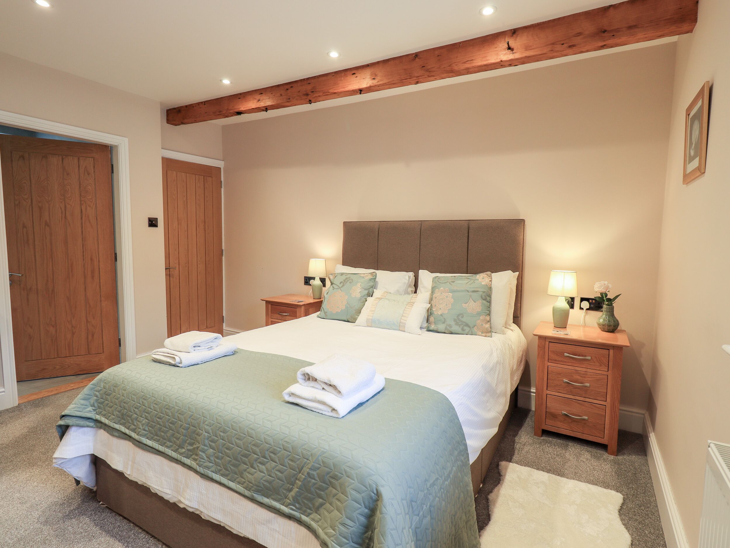 2 bedrooms, individually decorated, individually furnished, free WiFi