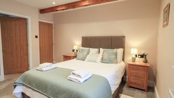 2 bedrooms, individually decorated, individually furnished, free WiFi