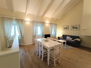 Apartment | Living area | 40-inch flat-screen TV with cable channels, TV - Antica Stresa (Stresa)