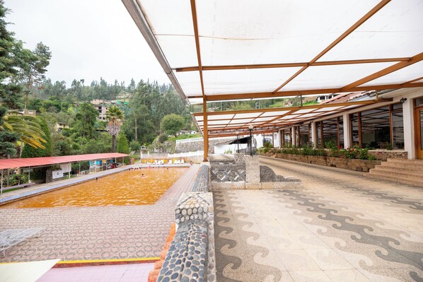 14 piscinas al aire libre