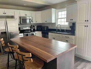Private kitchen - Charming Hopkins Hideaway at Tims Ford Lake (Winchester)