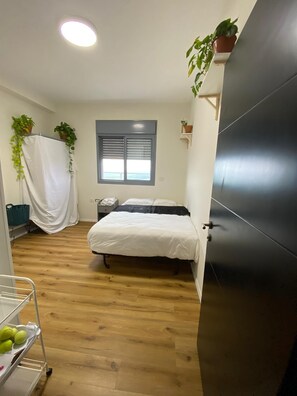 5 bedrooms, WiFi, bed sheets