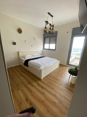 5 عدّة غرف نوم وواي فاي وملاءات أسرّة