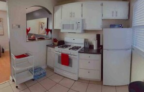 Private kitchen - Cozy 2 Bdr *Diamond In The Bluff* Unit 4 (Memphis)