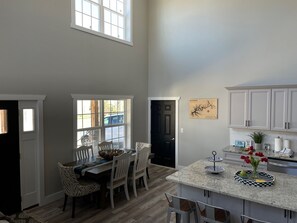 Dining - Beautiful NEW 4br 3 ba Barndaminium on Lake Cumberland (Russell Springs)