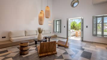 Design Villa | Living area | Flat-screen TV