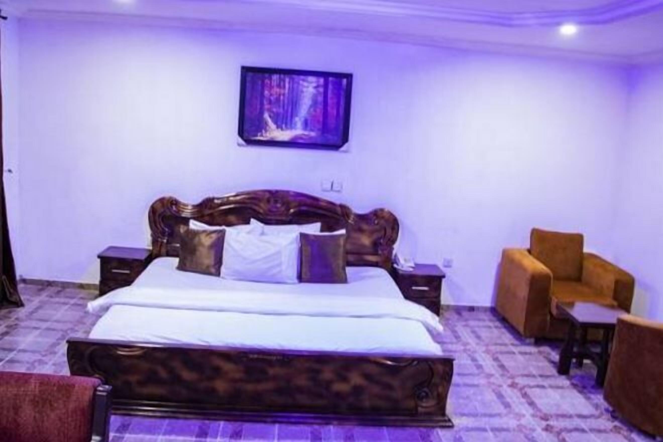 Desk, laptop workspace, soundproofing, free WiFi