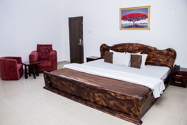 Desk, laptop workspace, soundproofing, free WiFi