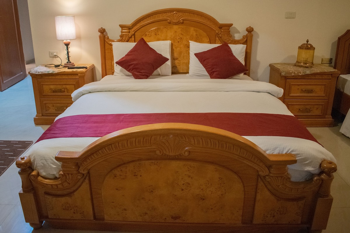 Habitación Deluxe con 1 cama matrimonial o 2 individuales | 1 habitación, minibar, escritorio y insonorización