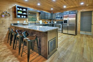 Fridge, microwave, oven, stovetop - High Camp Retreat | Free Night Offer! (Blue Ridge)