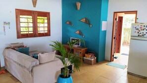 Interior - Charming house right on the sand in front of the sea. Air-conditioned rooms. Pet friendly. (Itapipoca)