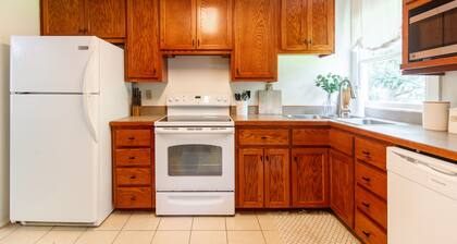 Cozy Cottage - 4 Beds, Sleeps 6, Right of Exit 18 in Valdosta