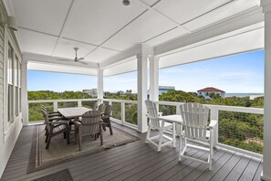 Outdoor dining - A Weekend at Billys: 5 Bedrooms, Private Pool, Pet Friendly, Plantation! (St. George Island)