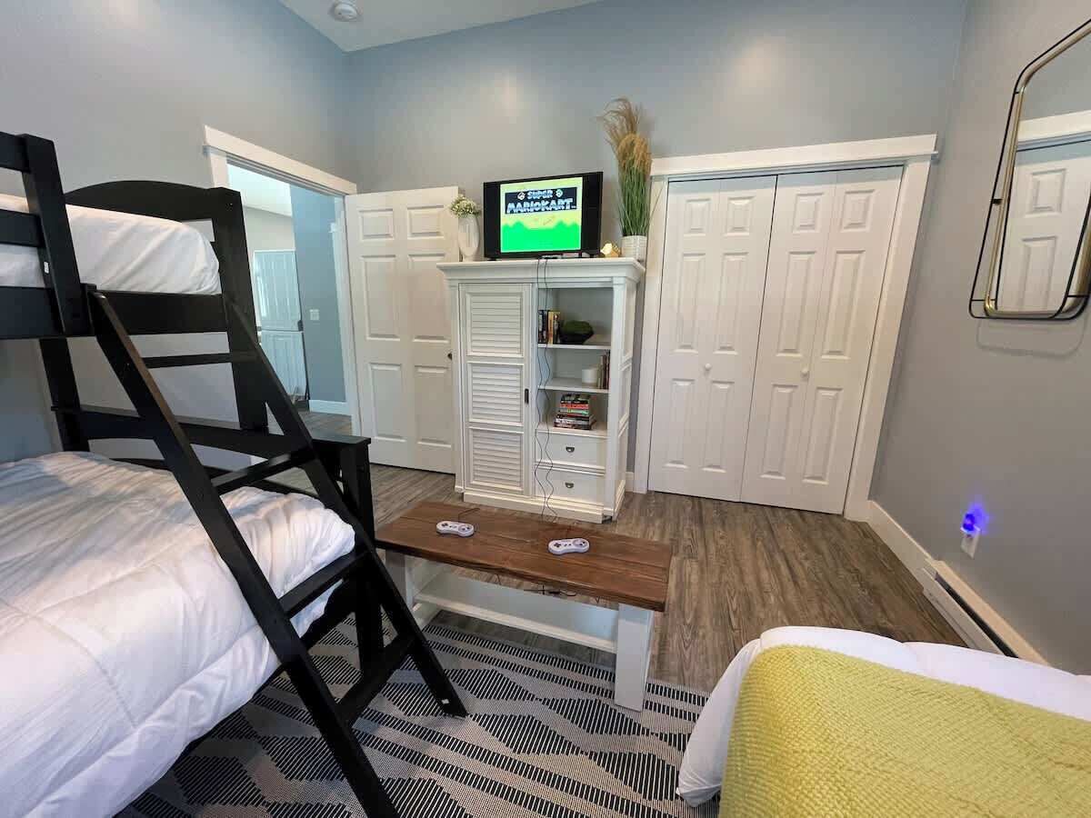 2 bedrooms, iron/ironing board