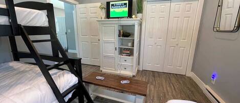 2 bedrooms, iron/ironing board