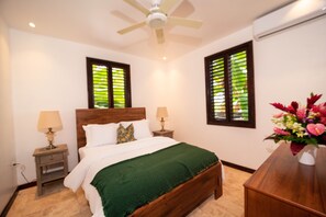 5 bedrooms, in-room safe, desk, iron/ironing board - Luxurious & Comfortable near Town & Beaches (Montego Bay)