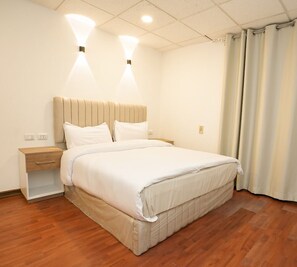 Deluxe Double Room | Egyptian cotton sheets, premium bedding, Select Comfort beds, minibar - Royal city hotel  (Cairo)