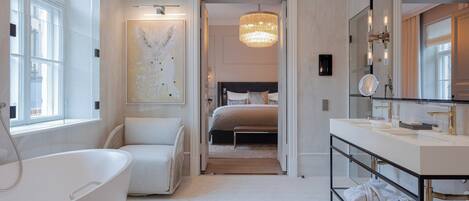 1 bedroom, premium bedding, down comforters, minibar