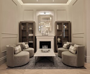 Televisión LED, iPad, juguetes y monitor de computadora 