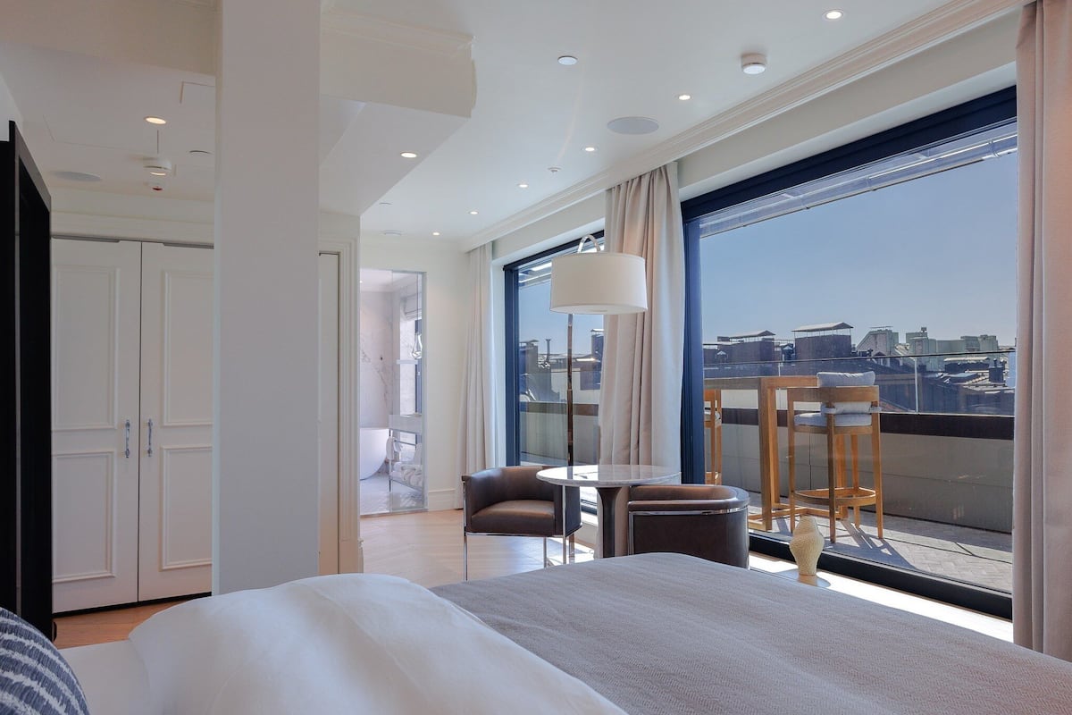 1 Schlafzimmer, hochwertige Bettwaren, Daunenbettdecken, Minibar