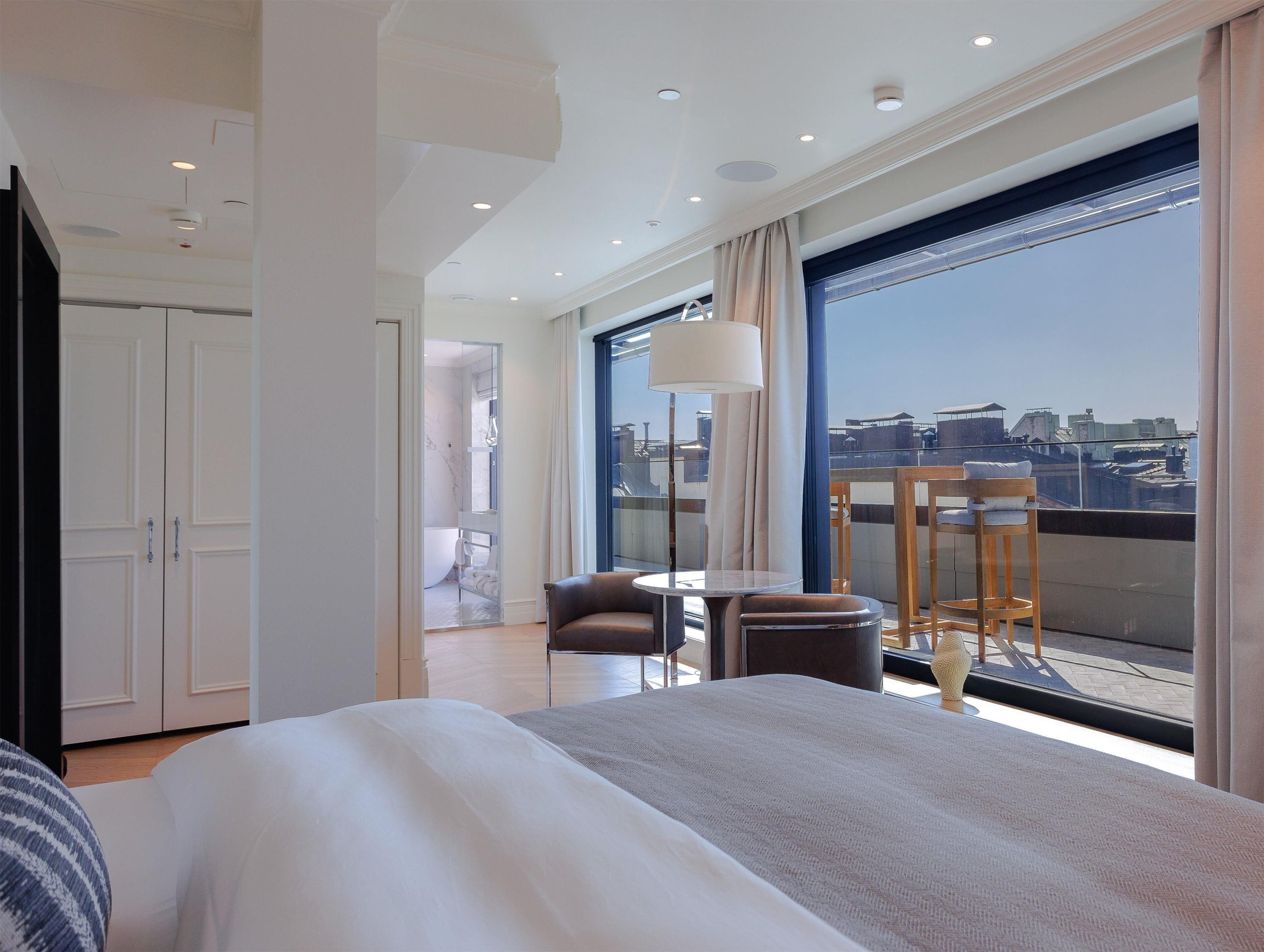 Premier Room, 1 King Bed, Terrace | Premium bedding, down comforters, minibar, in-room safe