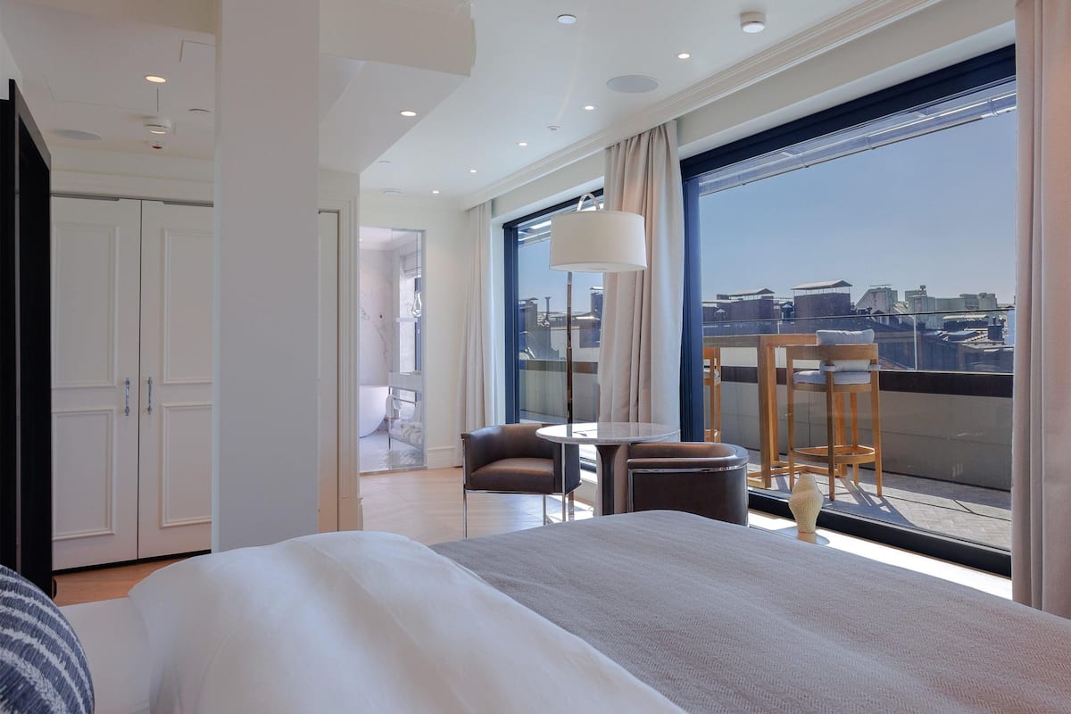 Premier Room, 1 King Bed, Terrace | Premium bedding, down comforters, minibar, in-room safe