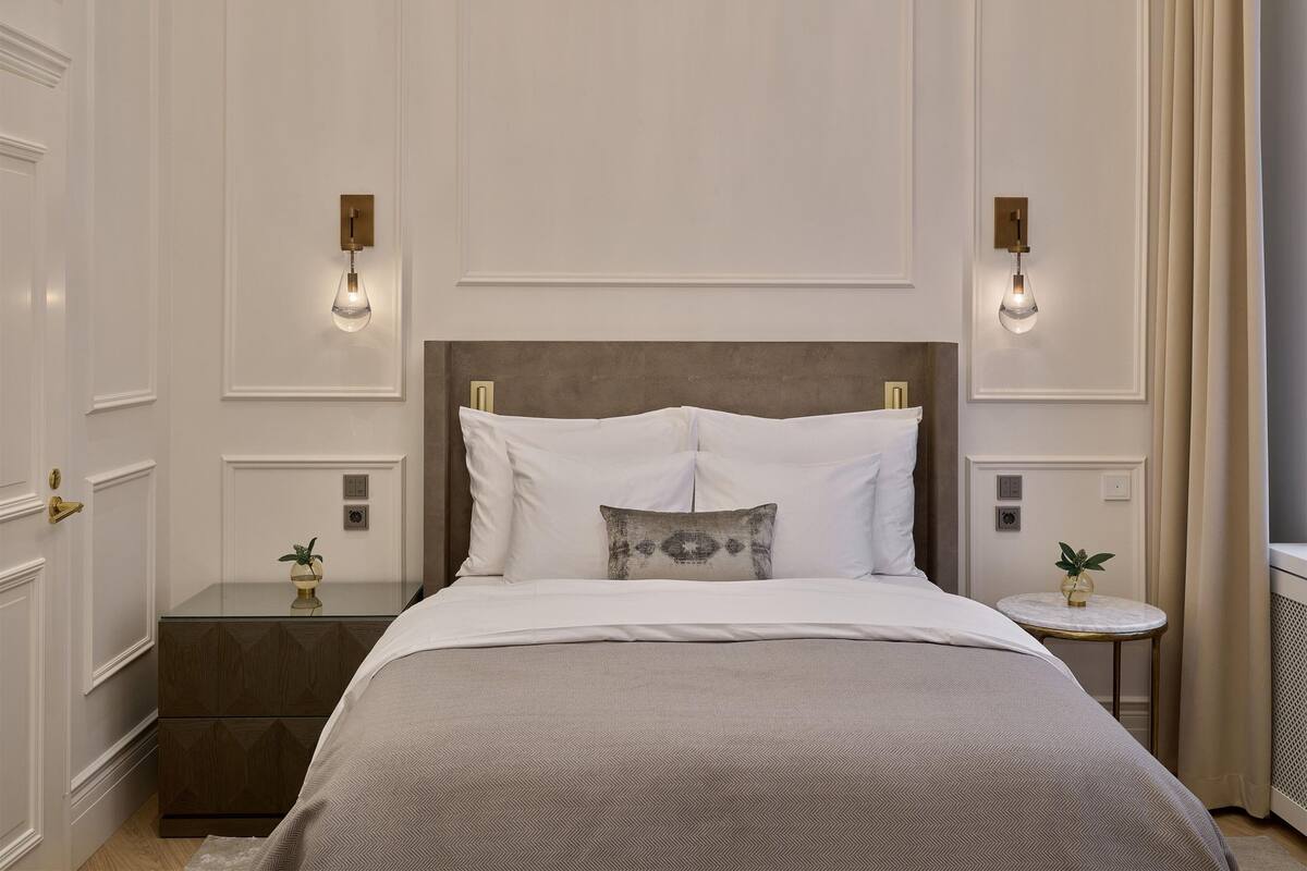 Deluxe Room, 1 Double Bed | Premium bedding, down comforters, minibar, in-room safe