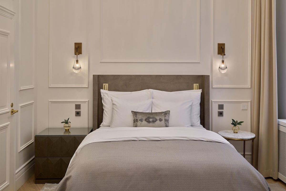 Deluxe Room, 1 Double Bed | Premium bedding, down comforters, minibar, in-room safe
