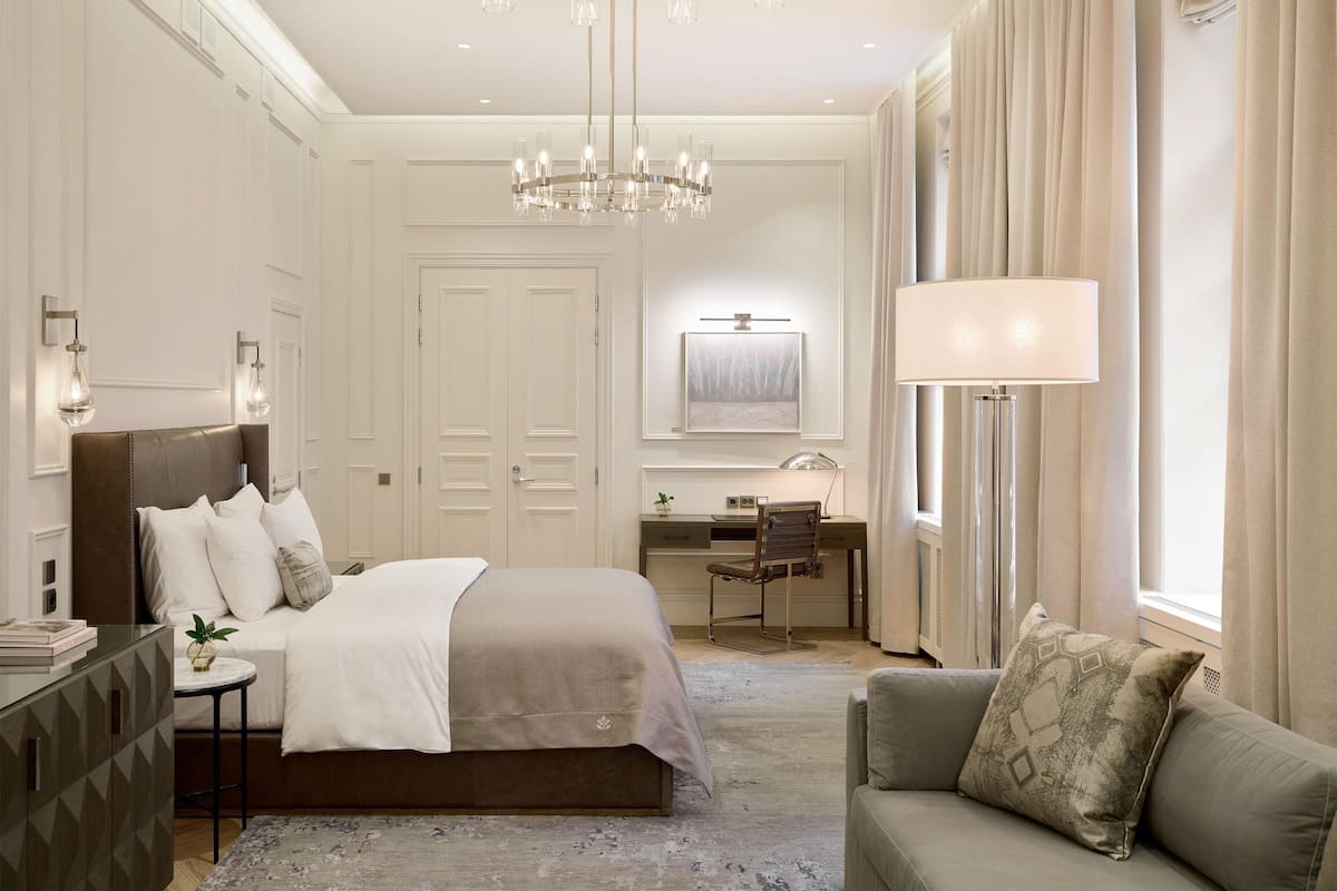 Premier Room, 1 King Bed (Spa) | Premium bedding, down comforters, minibar, in-room safe