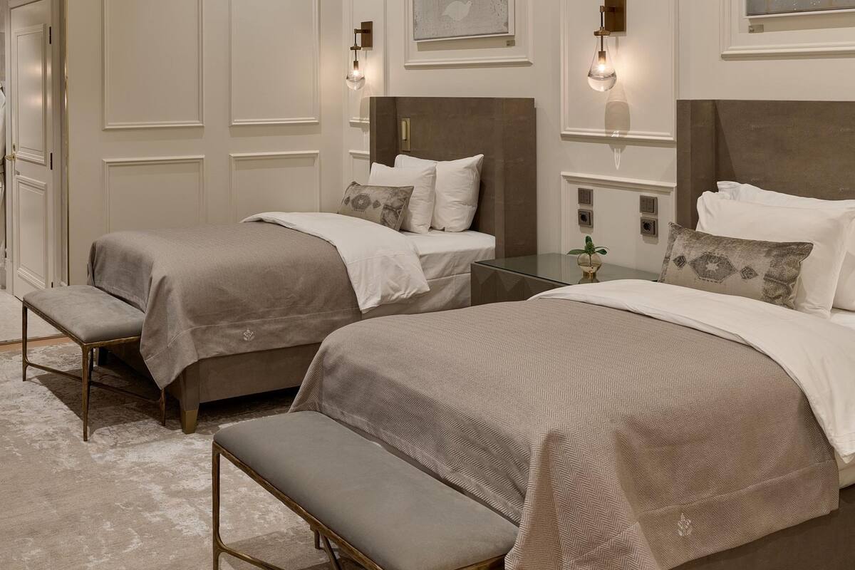 Premium bedding, down comforters, minibar, in-room safe