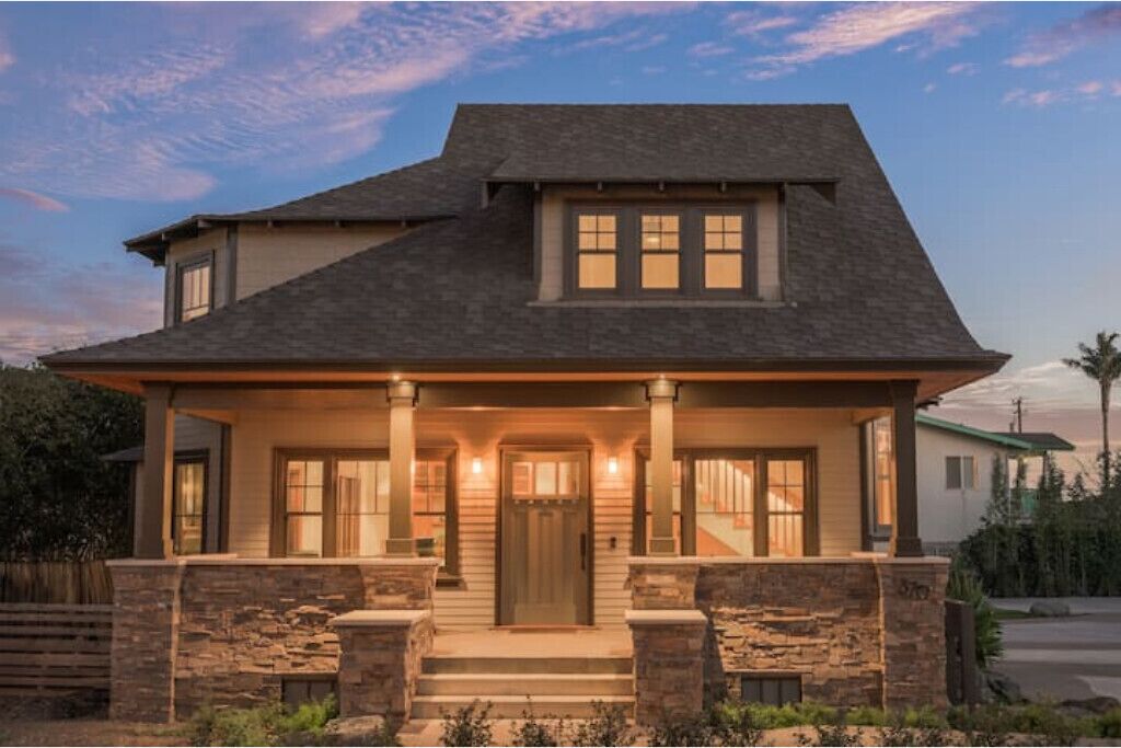SNOW BIRDS Monthly discounts available! 4 bed remodeled stunning bungalow! 