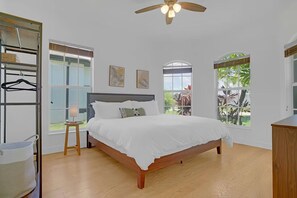 4 Schlafzimmer, Schreibtisch, Bügeleisen/Bügelbrett, kostenloses WLAN