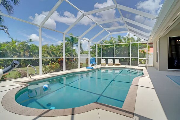 Indoor pool, outdoor pool - Spacious 4 Bedroom 2 Bath Villa with Heated Saltwater Pool in Cape Coral, FL (Cape Coral)