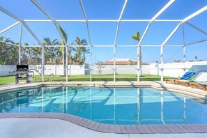 Indoor pool, outdoor pool - Spacious 4 Bedroom 2 Bath Villa with Heated Saltwater Pool in Cape Coral, FL (Cape Coral)