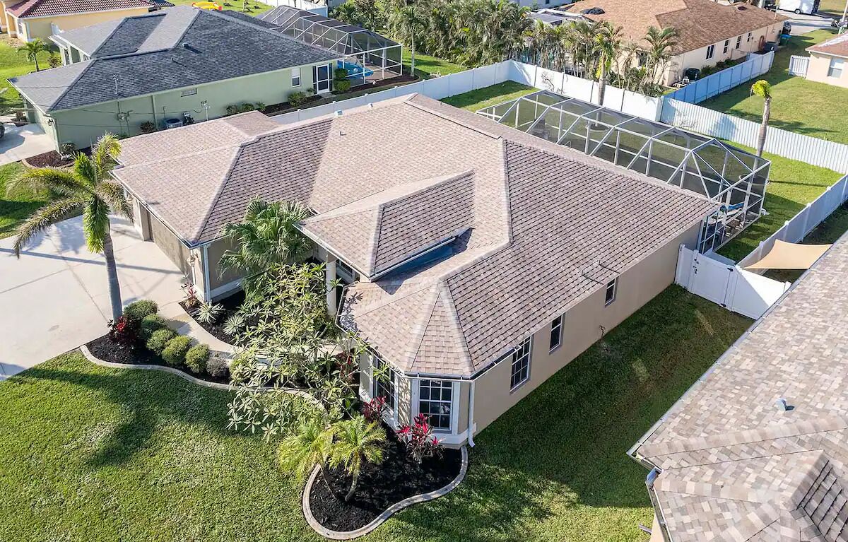 Spacious Vacation House-Free Heated Saltwater Pool / 9 min to Cape Coral Beach
