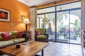 Smart TV, DVD player, books, stereo - BEST LOCATION! Tropical 3 Bedroom Condo in Tamarindo (Tamarindo)