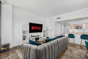 Smart TV, fireplace