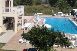 Kolam renang terbuka 