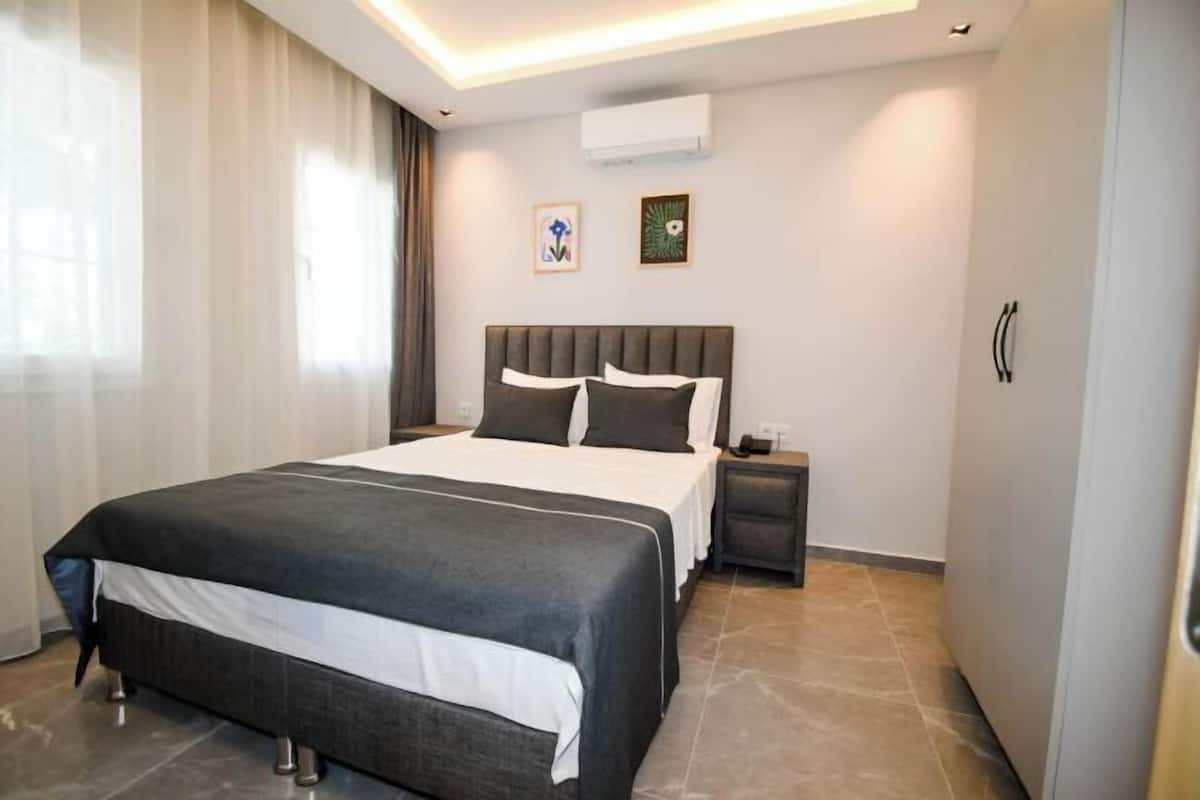 1 bedroom, premium bedding, minibar, in-room safe